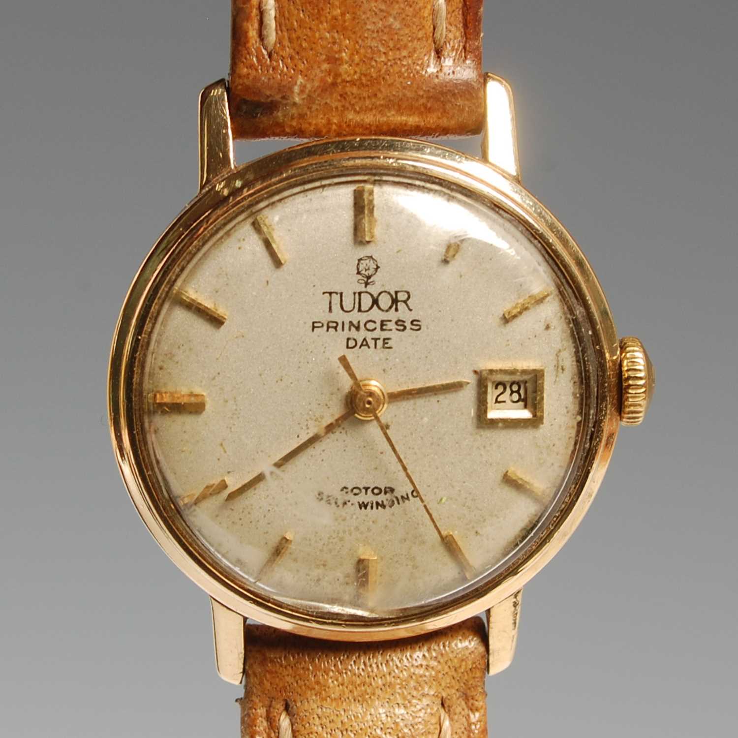 Lot 20 - A vintage ladies 9ct gold cased Tudor