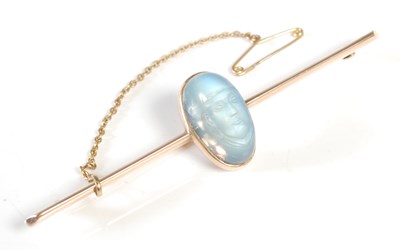 Lot 31 - An early 20th century yellow metal and blue...