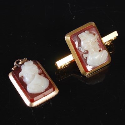 Lot 34 - A late 19th/ early 20th century yellow metal...