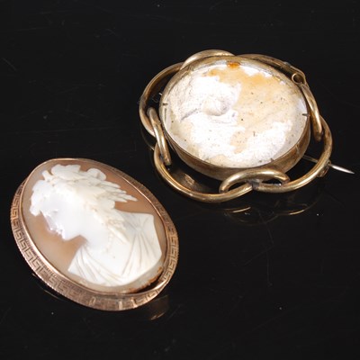 Lot 55 - A yellow metal mounted oval cameo brooch,...