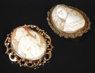 Lot 58 - Two yellow metal mounted oval cameo brooches,...