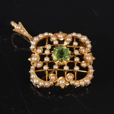Lot 63 - A yellow metal, split pearl and peridot...