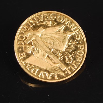 Lot 67 - A 22ct gold commemorative coin, dated 1960,...