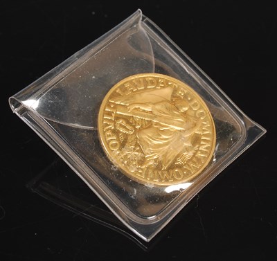 Lot 67 - A 22ct gold commemorative coin, dated 1960,...