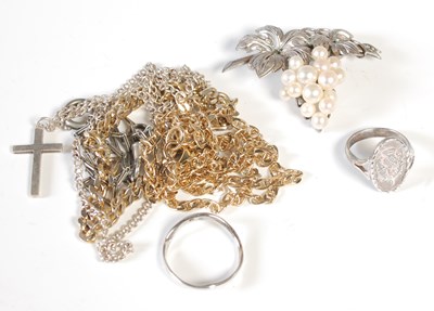 Lot 74 - A group of assorted costume jewellery, to...