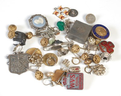 Lot 80 - A small box of assorted pins, badges, costume...