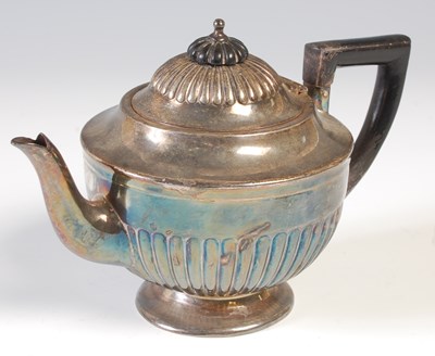 Lot 88 - A Sheffield silver bachelor's teapot, 8 troy ozs.