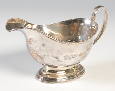 Lot 90 - A Birmingham silver sauce boat, 6 troy ozs.
