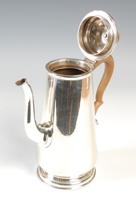 Lot 91 - A George III style silver plated coffee pot,...