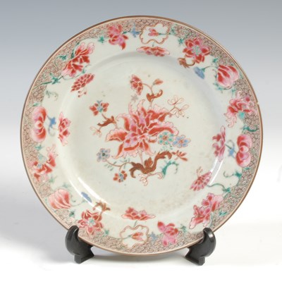 Lot 133 - A Chinese porcelain famille rose plate, Qing...