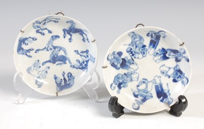 Lot 135 - A pair of Chinese porcelain blue and white...