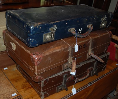 Lot 791 - A group of three vintage travel cases