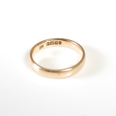 Lot 187 - An 18ct gold wedding ring, size M, 3.9g.