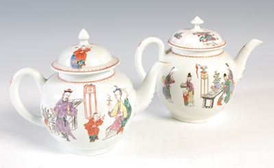 Lot 237 - An 18th century Worcester porcelain teapot and...
