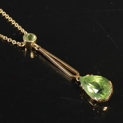 Lot 241 - A yellow metal and peridot pendant set...