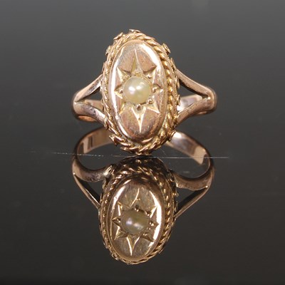 Lot 251 - A late 19th century yellow metal and split...