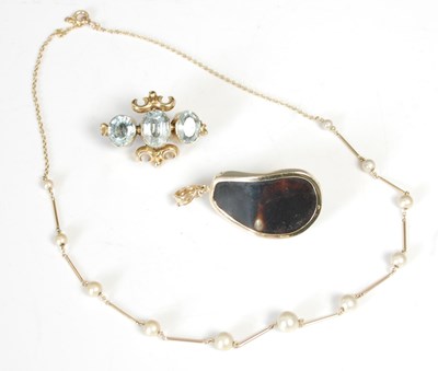 Lot 272 - A small group of jewellery, to include a...