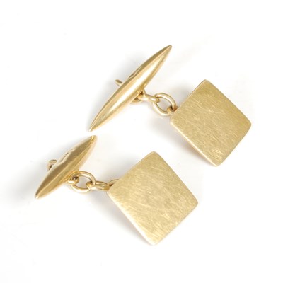 Lot 276 - A pair of 18ct gold cufflinks, 6.3g.