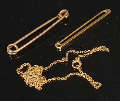 Lot 281 - A small group of gold jewellery, to include a...