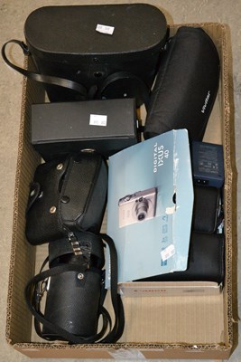 Lot 473 - A box of assorted cameras, to include an Asahi...