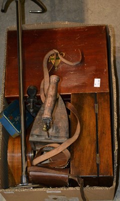 Lot 488 - A box of assorted items, to include a tea...