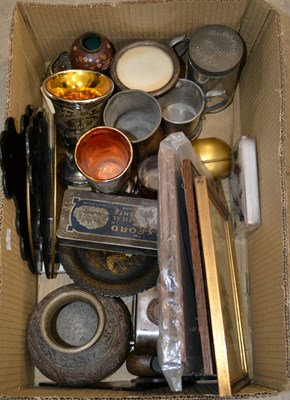Lot 498 - A box of assorted items, to include an enamel...