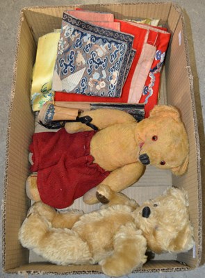 Lot 508 - A box of assorted items, to include toy bears;...