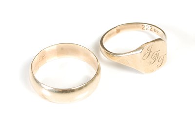 Lot 263O - Two 9ct gold gentleman's rings, to include a...