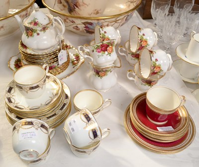 Lot 752 - A Royal Albert Old Country Roses part tea...
