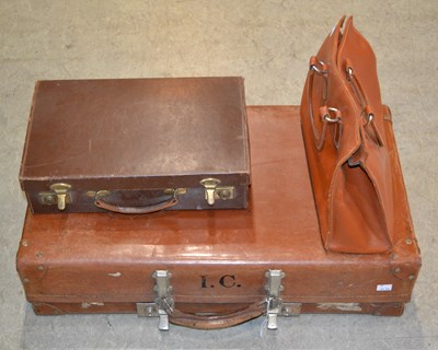 Lot 1071 - An early 20th century travel trunk with...