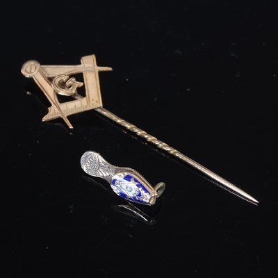 Lot 82 - Masonic interest, a 9 carat gold tie pin by W...