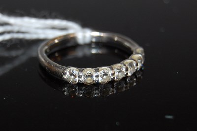 Lot 35 - A platinum and diamond set seven stone ring,...