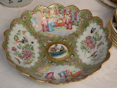 Lot 750 - An early 20th century Chinese porcelain...
