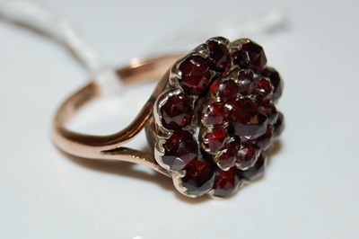 Lot 45 - A vintage 9ct gold and garnet coloured glass...