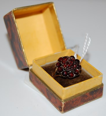 Lot 45 - A vintage 9ct gold and garnet coloured glass...