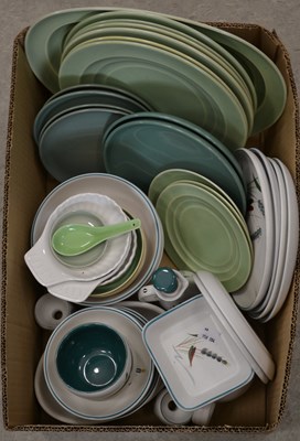 Lot 889 - A box of assorted ceramics, to include Denby...