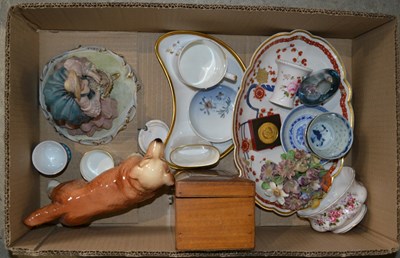 Lot 882 - A box of assorted items, to include ceramic...