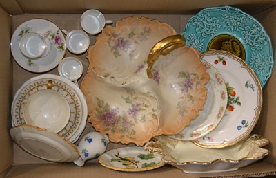 Lot 881 - A box of assorted ceramics, to include a Royal...