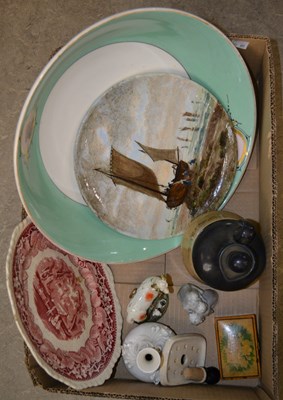 Lot 907 - A box of assorted items, to include a Mason's...