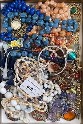 Lot 678 - A box of assorted costume jewellery, to...