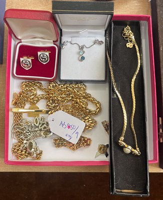 Lot 681 - A box of assorted costume jewellery, to...