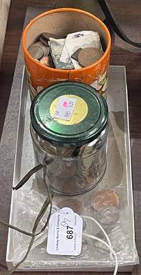 Lot 687 - A group of assorted coinage and bank notes, to...