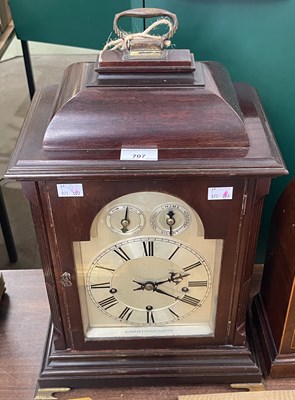 Lot 707 - An early 20th century mahogany 8 day mantle...