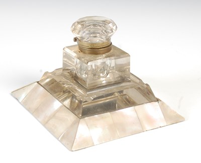 Lot 638 - An early 20th century cut glass inkwell in the...