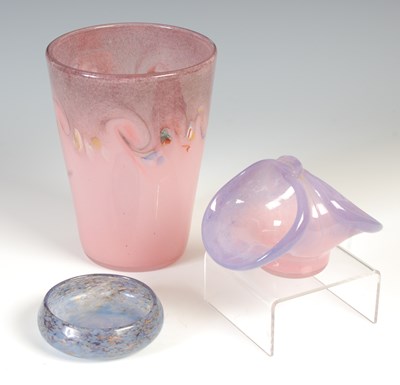 Lot 643 - A 20th century Strathearn glass vase, in pink...
