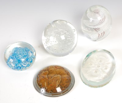 Lot 659 - A group of assorted glass paperweights, to...