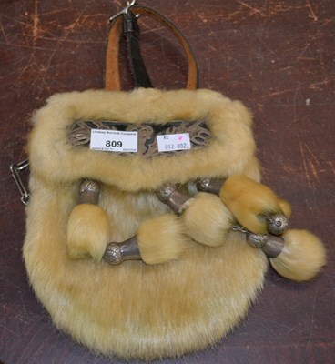 Lot 809 - A vintage sporran, with fur body and six...