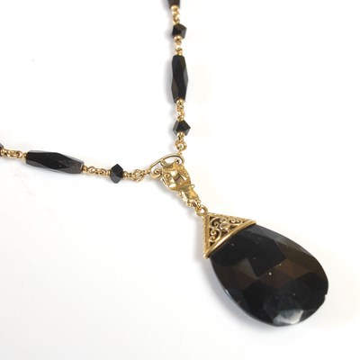 Lot 317 - An 18ct. gold and faceted jet necklace, with...