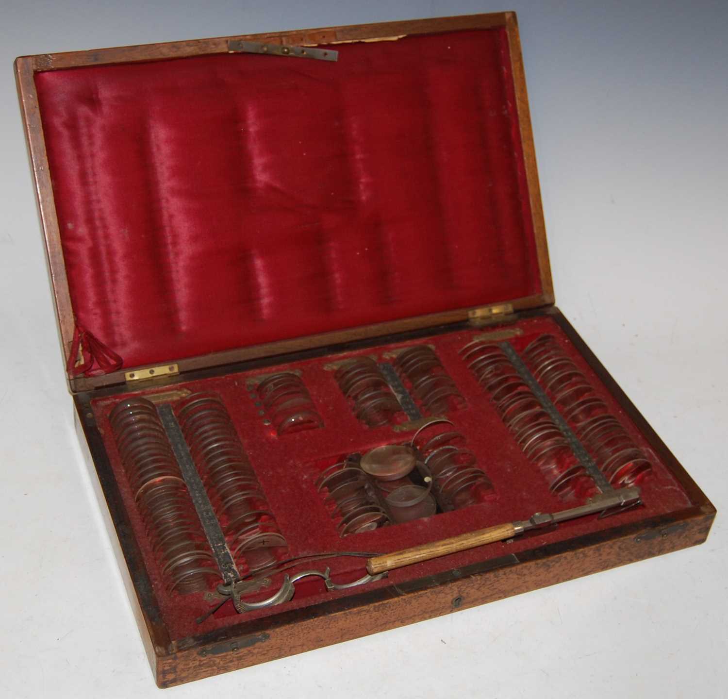 Lot 278 - A vintage optometry set in fitted wooden case
