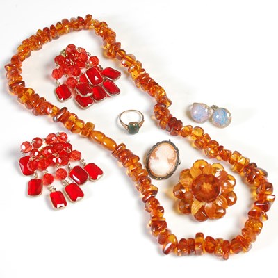 Lot 299 - A collection of assorted jewellery, to include...